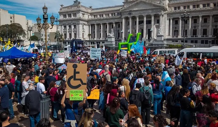 DISCAPACIDAD Y ENDEUDAMIENTO FAMILIAR: SE APROBARON LOS EMPLAZAMIENTOS A COMISIONES CON FECHA DE DICTAMEN