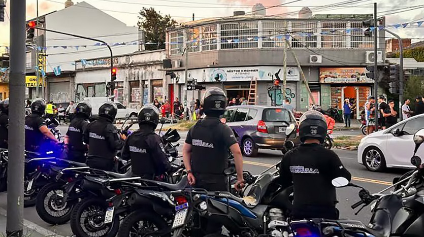 REPRESI&Oacute;N VIOLENTA AL CORSO DE FLORIDA EN VICENTE L&Oacute;PEZ