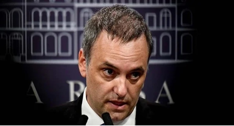 PROCESOS SIN ADJUDICACI&Oacute;N Y ADQUISICIONES DE &ldquo;CASTA&rdquo;: LAS LLAMATIVAS CONTRATACIONES DE ADORNI