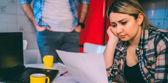 SE&Ntilde;ALES DE ALERTA POR ENDEUDAMIENTO EN J&Oacute;VENES Y ADULTOS MAYORES