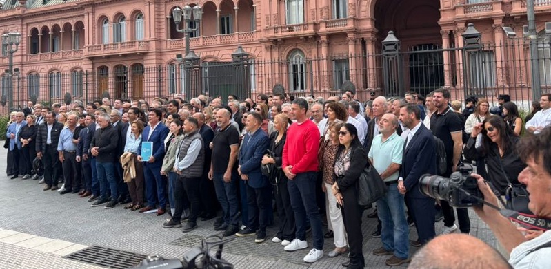 INTENDENTES DE TODO EL PA&Iacute;S MARCHARON AL MINISTERIO DE ECONOM&Iacute;A POR FONDOS Y OBRAS PARALIZADAS