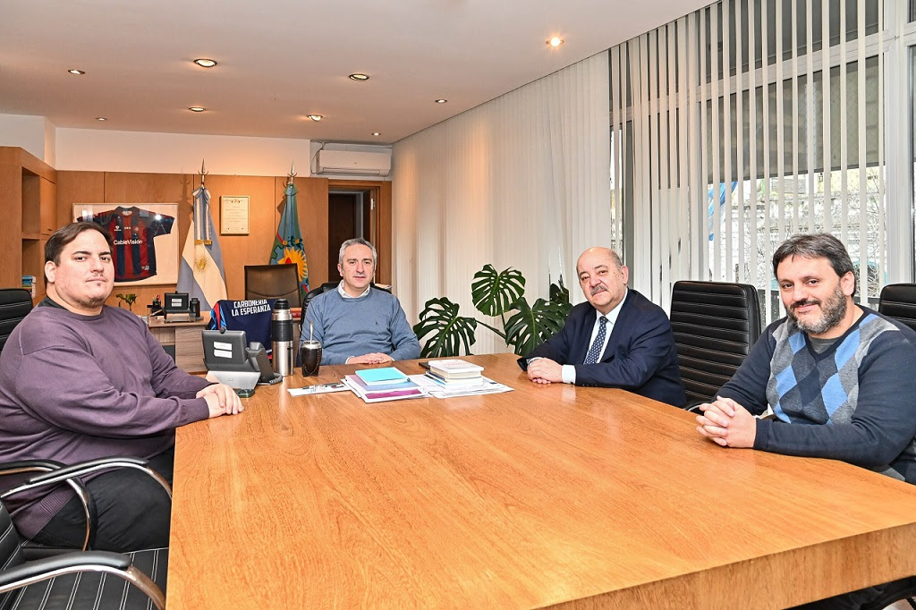 LARROQUE RECIBI&Oacute; AL PRESIDENTE DE LA UNLP PARA PROYECTAR ACCIONES EN MATERIA ALIMENTARIA