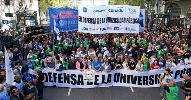 LA QUINTA MARCHA UNIVERSITARIA TERMIN&Oacute; CON INCIDENTES Y DETENIDOS FRENTE AL CONGRESO