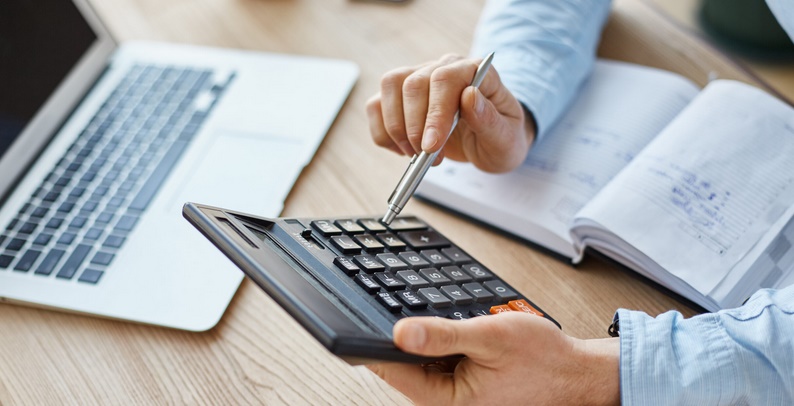 SALARIOS BAJOS,  TASA ALTA, LA MORA CREDITICIA