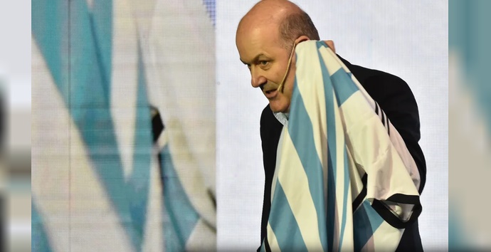 VILLARRUEL CRUZ&Oacute; A BULLRICH POR LA LEY DE TIERRAS: &ldquo;QUIEREN VENDER EL PA&Iacute;S; LA INTEGRIDAD TERRITORIAL NO LES IMPORTA&rdquo;