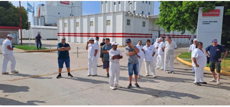 &iquest;CIERRA VER&Oacute;NICA? LA FAMOSA EMPRESA L&Aacute;CTEA EST&Aacute; EN CRISIS Y PR&Aacute;CTICAMENTE PARALIZADA