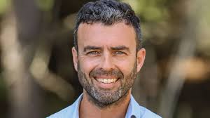 DICHO EN LENGUAJE SENCILLO, MONTES NO PUEDE ESTAR DE LOS DOS LADOS DEL MOSTRADOR