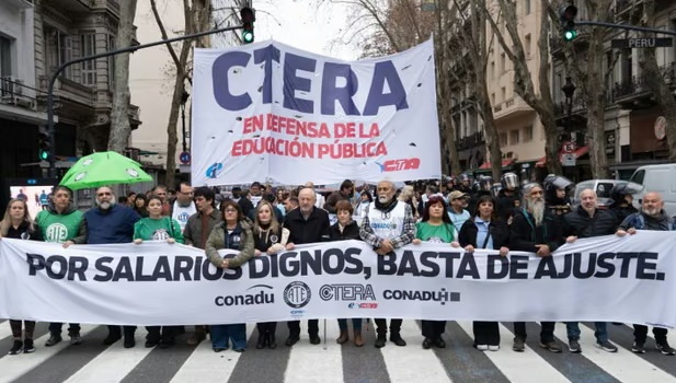 LOS GREMIOS UNIVERSITARIOS ANUNCIAN 23 D&Iacute;AS DE PARO Y UNA NUEVA MARCHA FEDERAL