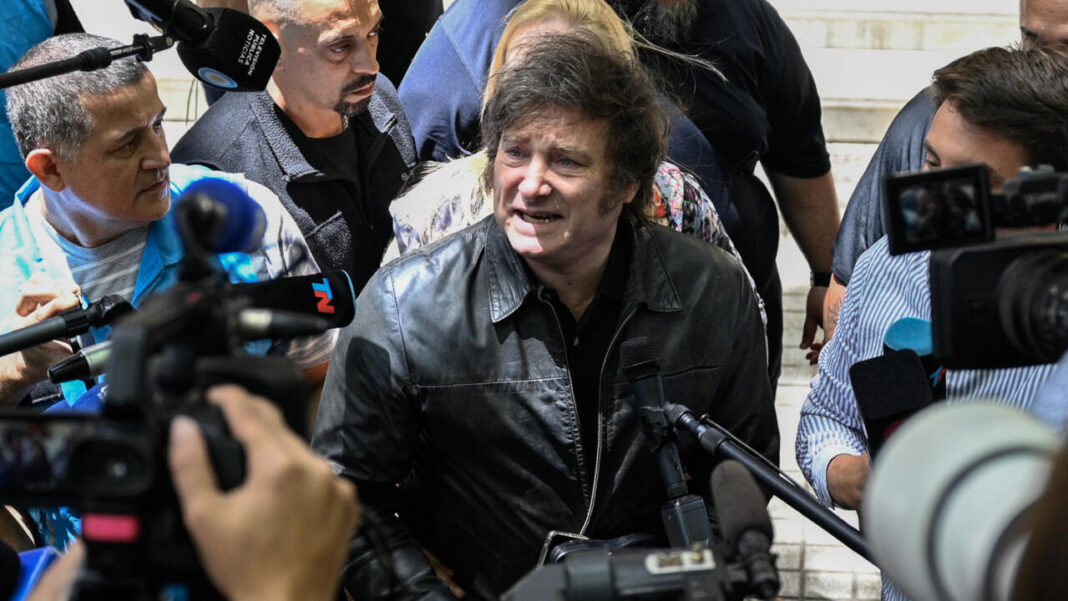 MILEI Y SU PRIMERA DENUNCIA PENAL POR IMPEDIR EL INGRESO DE PERIODISTAS A CASA ROSADA