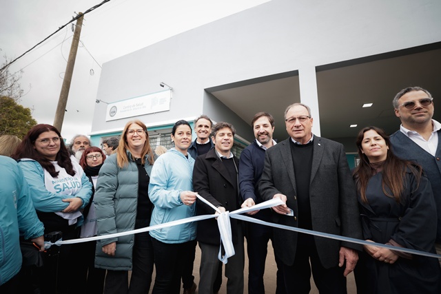 KICILLOF INAUGUR&Oacute; UN CAPS Y UNA PLANTA POTABILIZADORA EN GENERAL ALVEAR Y ENTREG&Oacute; NETBOOKS A ESCUELAS RURALES