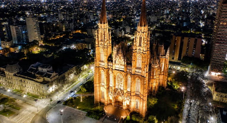 SUPER&Oacute; A NOTRE DAME Y FLORENCIA: LA CATEDRAL ARGENTINA ELEGIDA COMO LA M&Aacute;S LINDA DEL MUNDO