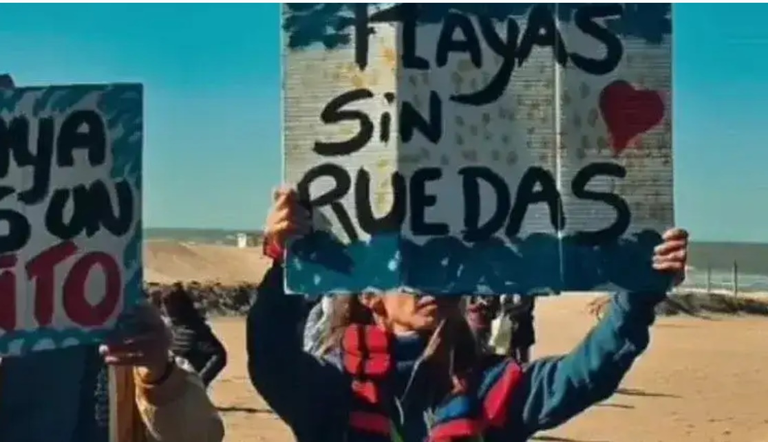 MASIVA PROTESTA DE VECINOS DE PINAMAR EN RECHAZO A LA REALIZACI&Oacute;N EN LA PLAYA  DEL &ldquo;ENDURO DE INVIERNO&rdquo;