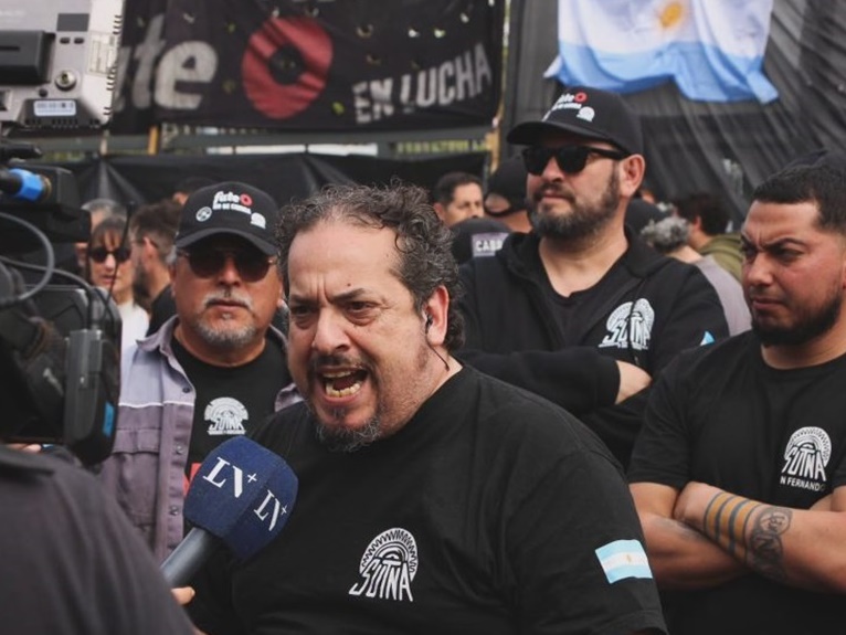 TRABAJADORES DE FATE PROTAGONIZARON UNO DE LOS &Uacute;LTIMOS SPOTS DE CAMPA&Ntilde;A DE LULA: &laquo;TOMENL&Oacute; COMO QUE VENIMOS DEL FUTURO&raquo;