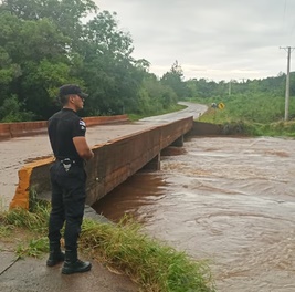 &ldquo;EL NI&Ntilde;O&rdquo; EN MISIONES: LA CRECIDA DE LOS R&Iacute;OS MANTIENE 14 PASOS FRONTERIZOS CERRADOS Y OCHO PASOS TERRESTRES AFECTADOS