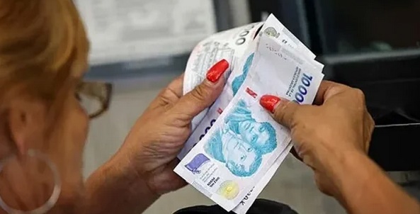 GOLPETEO HABITUAL: ABRIL LLEGA CON FUERTES SUBAS EN TRANSPORTE, LUZ, AGUA, COMBUSTIBLES Y PREPAGAS