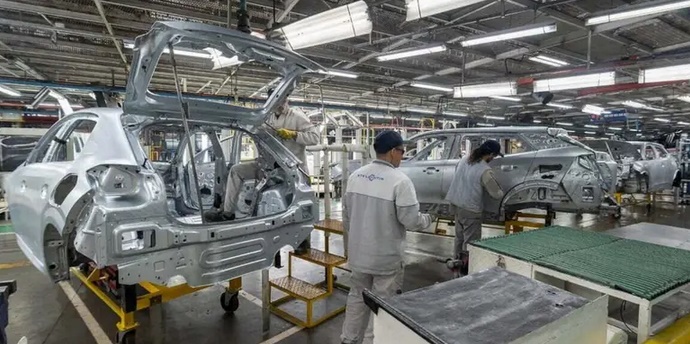 PLANTA DE PEUGEOT-CITRO&Euml;N EN EL PALOMAR RECORT&Oacute; UN TURNO POR CA&Iacute;DA EXPORTADORA Y AVANCE IMPORTADOR