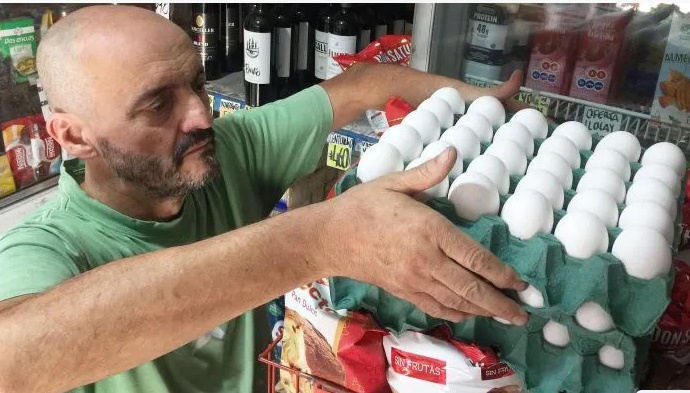 REVENTA DE HUEVOS: LA NUEVA SALIDA LABORAL EN EL PA&Iacute;S CON MAYOR CONSUMO DEL MUNDO