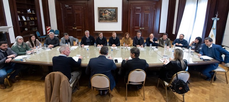KICILLOF FIRM&Oacute; CONVENIOS DE LEASING CON INTENDENTES PARA LA COMPRA DE MAQUINARIA
