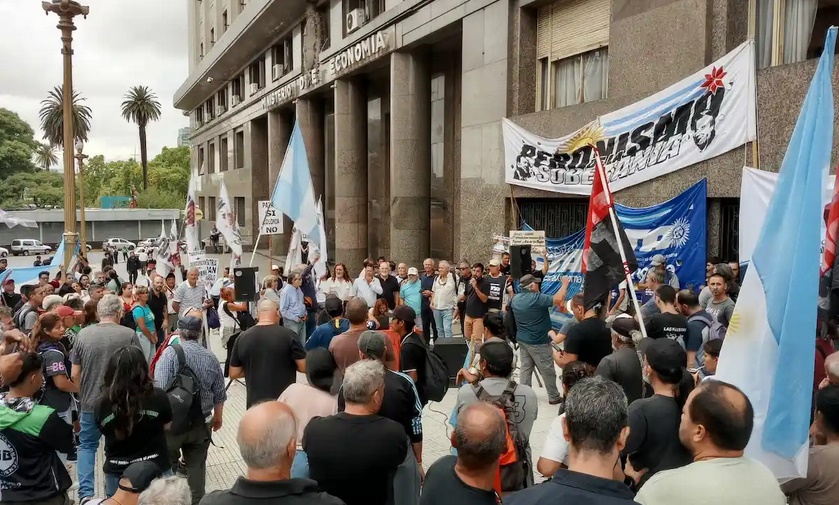 SE LLEV&Oacute; A CABO MOVILIZACI&Oacute;N CONTRA LA PRIVATIZACI&Oacute;N DE LA V&Iacute;A TRONCAL DE NAVEGACI&Oacute;N FRENTE AL MINISTERIO DE ECONOM&Iacute;A